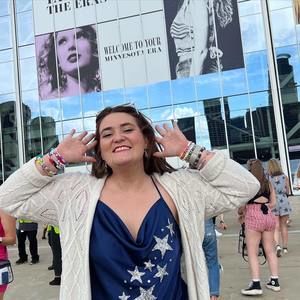 Meet your Posher, Abigail